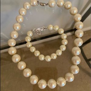 Large pearl necklace & bracelet